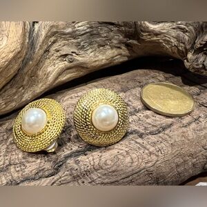 Designer Inspired Heavy Gold Tone Earrings Faux Pearl Heart Clip On Round